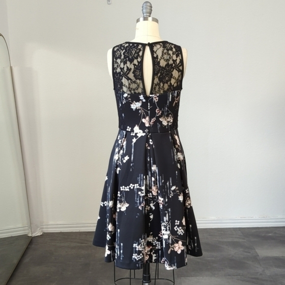 White House Black Market Floral Lace Sleeveless Cocktail Dress. Size 8 - Picture 4 of 13